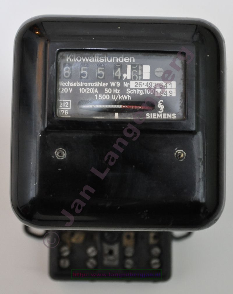 an old Siemens W9 kWh meter / Drehstrohmzahler