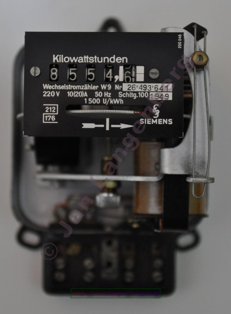 an old Siemens W9 kWh meter / Drehstrohmzahler
